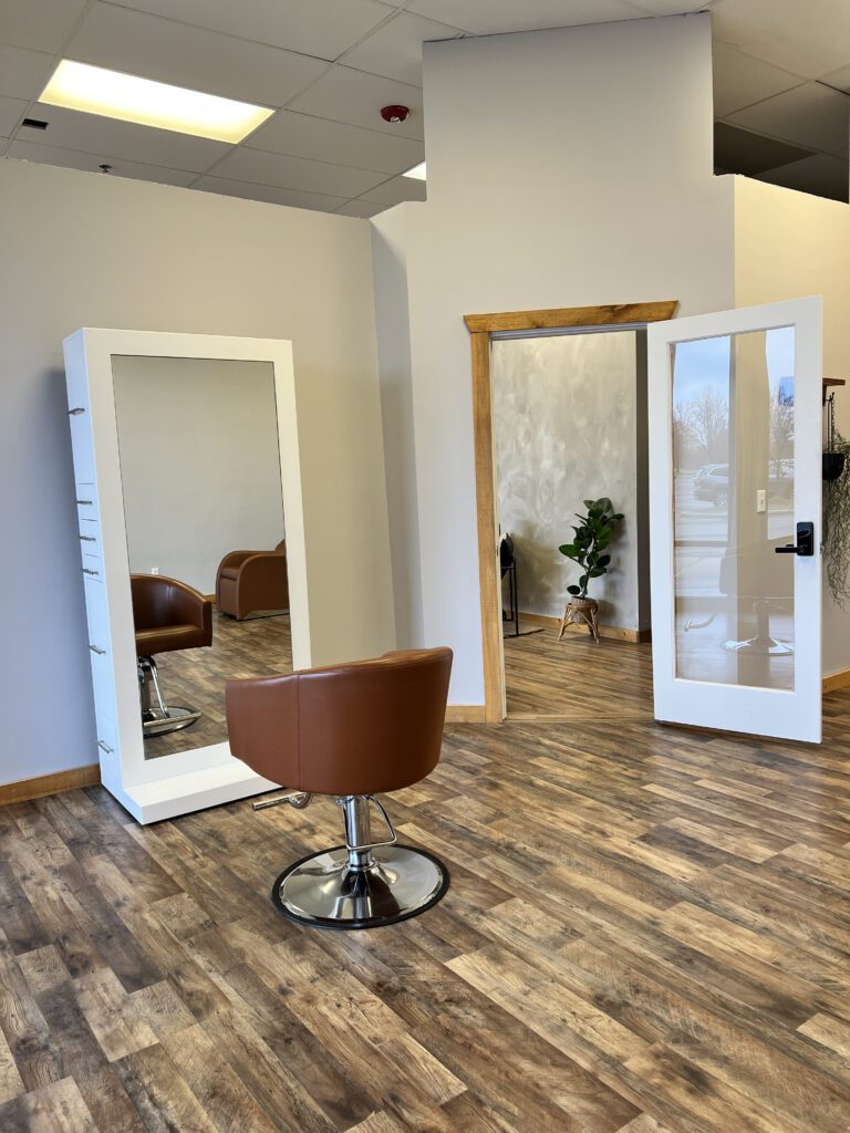 Chairmirrordoor